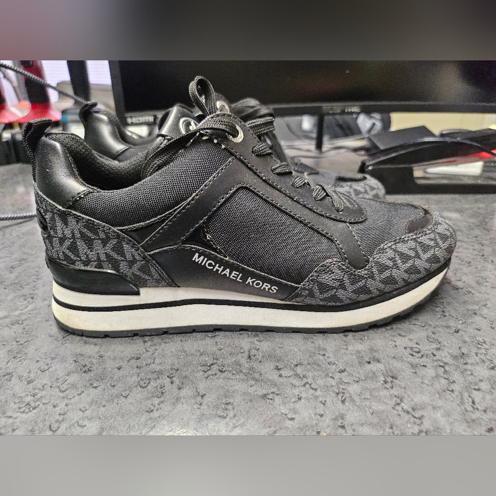 Michael Kors Women's Wilma Trainer Sneakers Size 6